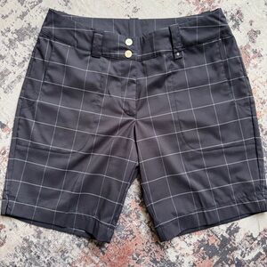 Nike Black and White Golf Dri-Fit Shorts - Size 6